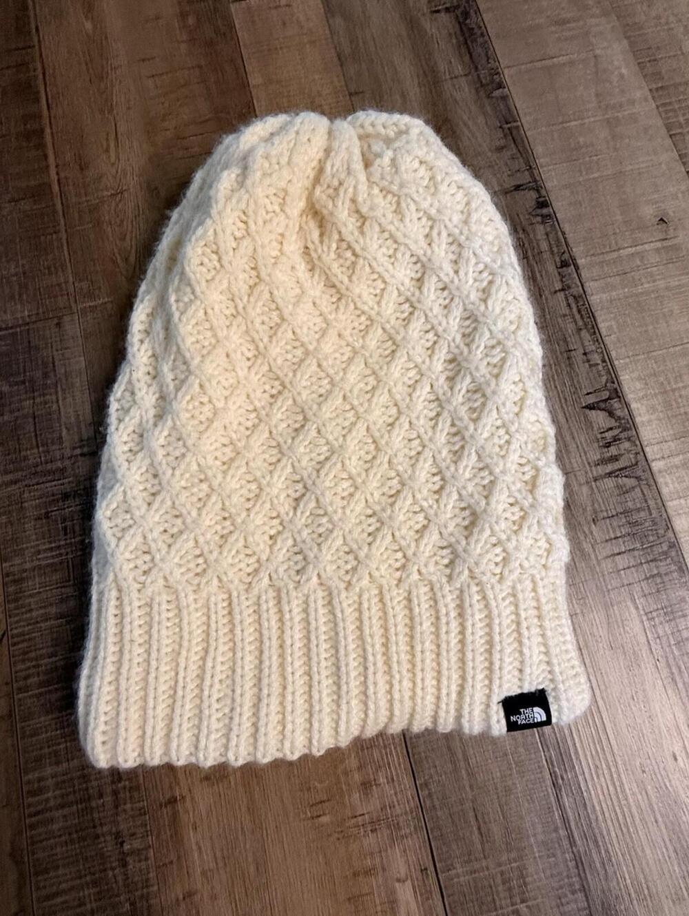 The North Face Cream Cable Knit Beanie Hat Fleece Lined One Size-perfect cond